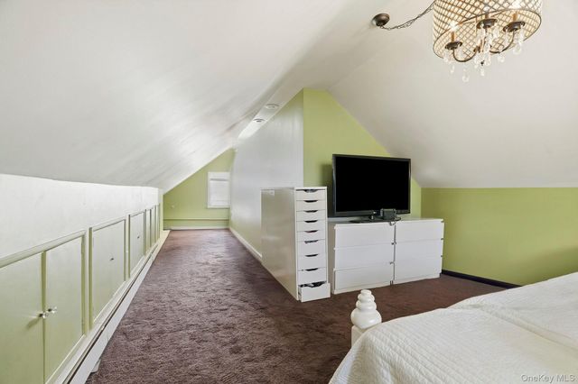 59 Homecrest Court, Oceanside, NY 11572