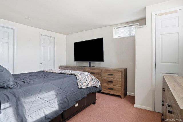 59 Homecrest Court, Oceanside, NY 11572