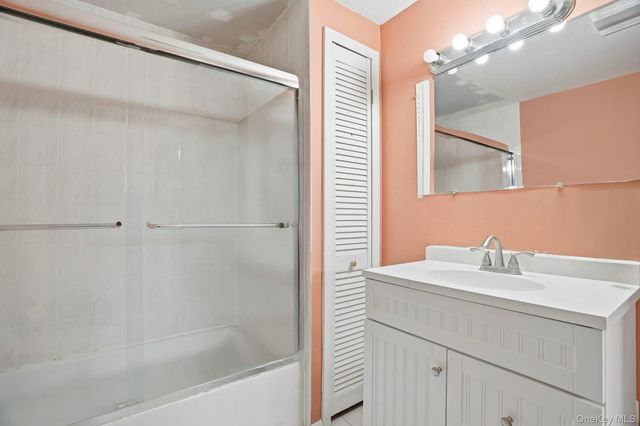 59 Homecrest Court, Oceanside, NY 11572