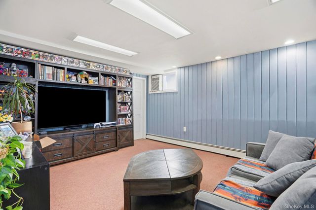 59 Homecrest Court, Oceanside, NY 11572