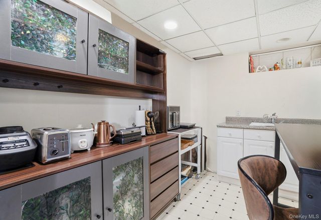 59 Homecrest Court, Oceanside, NY 11572