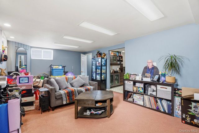 59 Homecrest Court, Oceanside, NY 11572