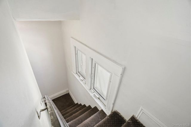 59 Homecrest Court, Oceanside, NY 11572