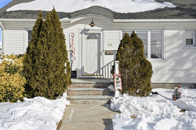 59 Homecrest Court, Oceanside, NY 11572