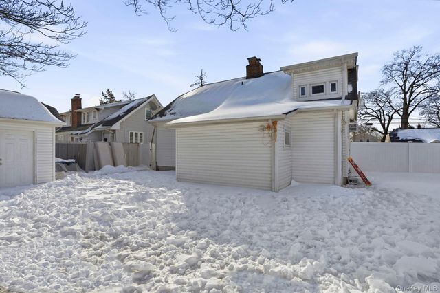 59 Homecrest Court, Oceanside, NY 11572