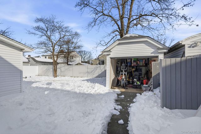 59 Homecrest Court, Oceanside, NY 11572