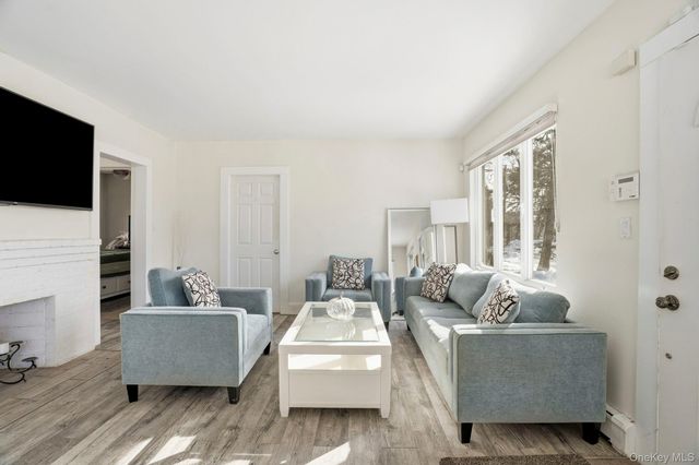 59 Homecrest Court, Oceanside, NY 11572