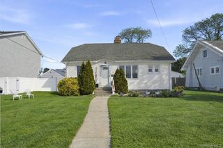 59 Homecrest Court, Oceanside, NY 11572