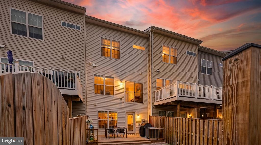 Image 3 of property listing at 5967 WHELAN LN, Frederick, MD 21703