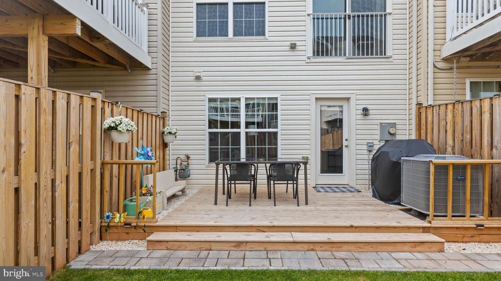 Image 5 of property listing at 5967 WHELAN LN, Frederick, MD 21703