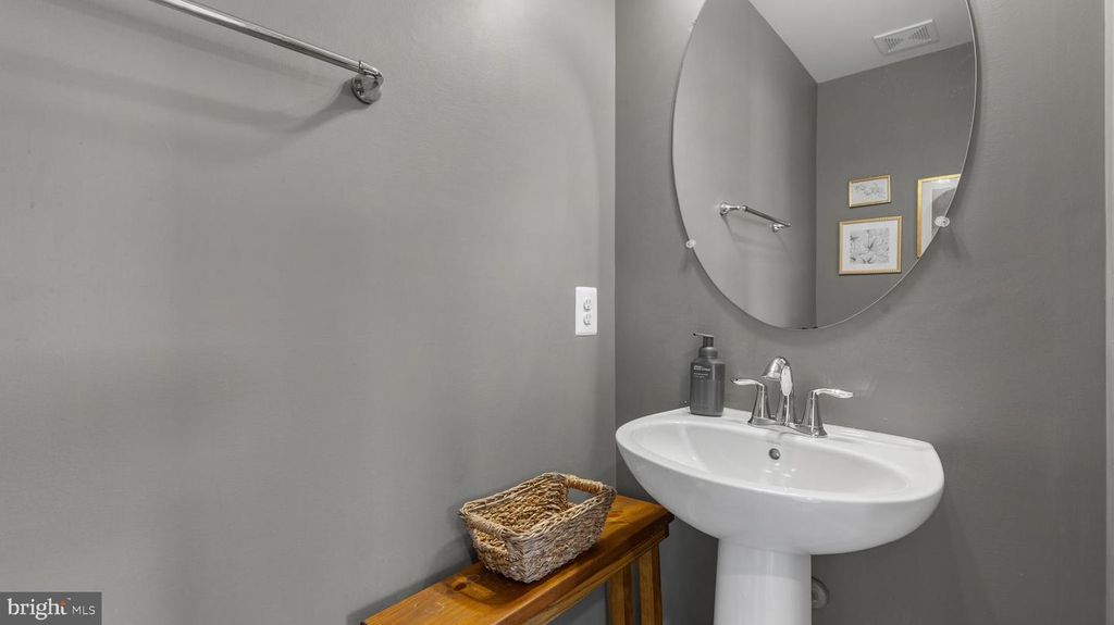 Image 9 of property listing at 5967 WHELAN LN, Frederick, MD 21703