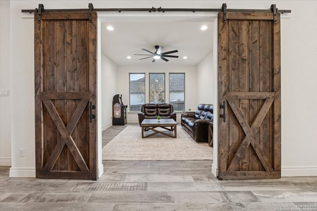 1386 Lyme Park, Bulverde, TX 78163