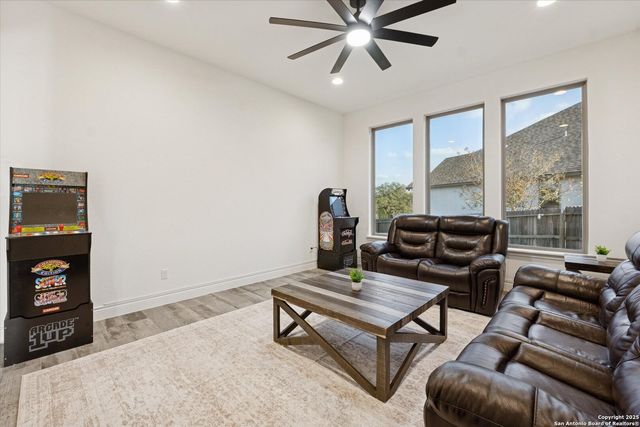 1386 Lyme Park, Bulverde, TX 78163