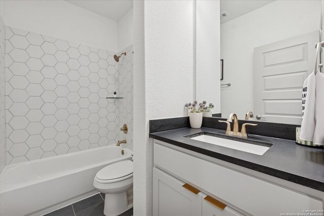 1386 Lyme Park, Bulverde, TX 78163