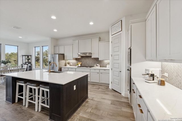 1386 Lyme Park, Bulverde, TX 78163