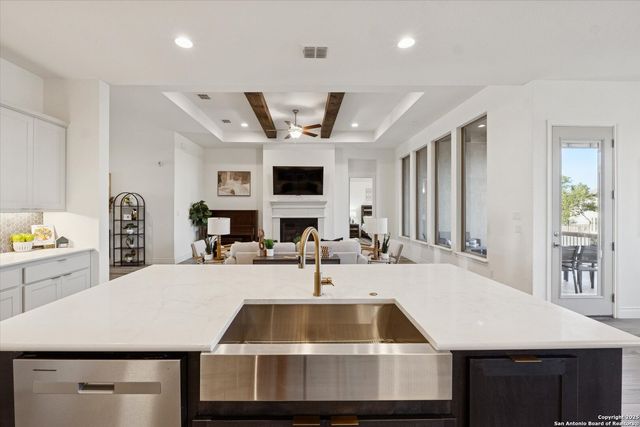 1386 Lyme Park, Bulverde, TX 78163