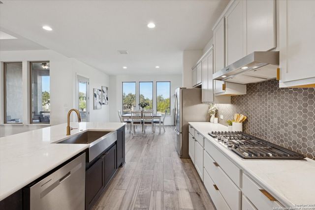 1386 Lyme Park, Bulverde, TX 78163