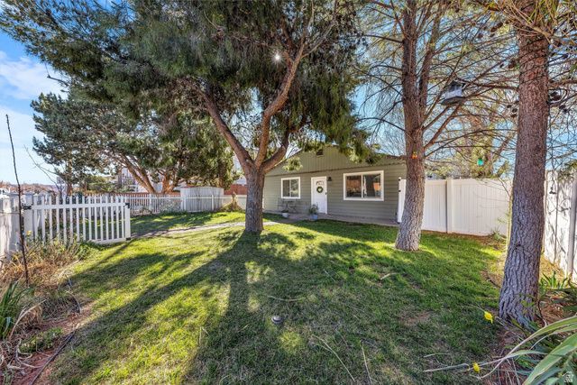 185 W CENTER ST, Ivins, UT 84738