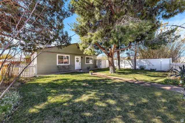 185 W CENTER ST, Ivins, UT 84738