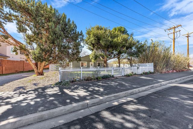 185 W CENTER ST, Ivins, UT 84738