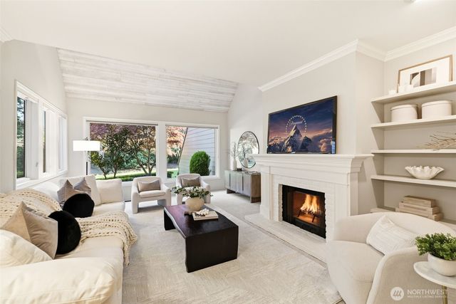 10327 NE 19th Place, Bellevue, WA 98004