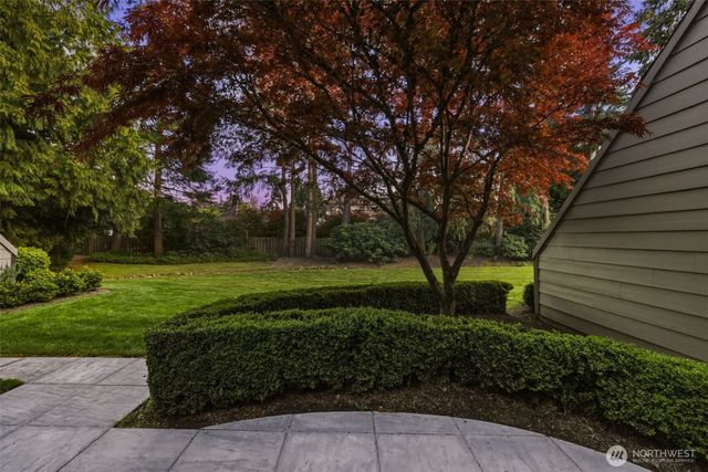 10327 NE 19th Place, Bellevue, WA 98004