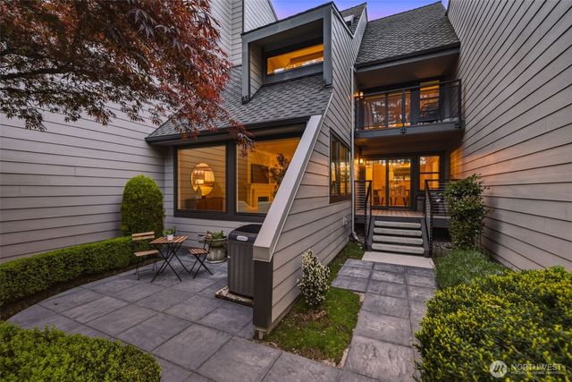10327 NE 19th Place, Bellevue, WA 98004