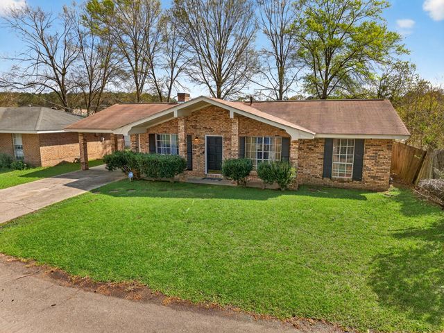 15 Southern Ln., Hattiesburg, MS 39402