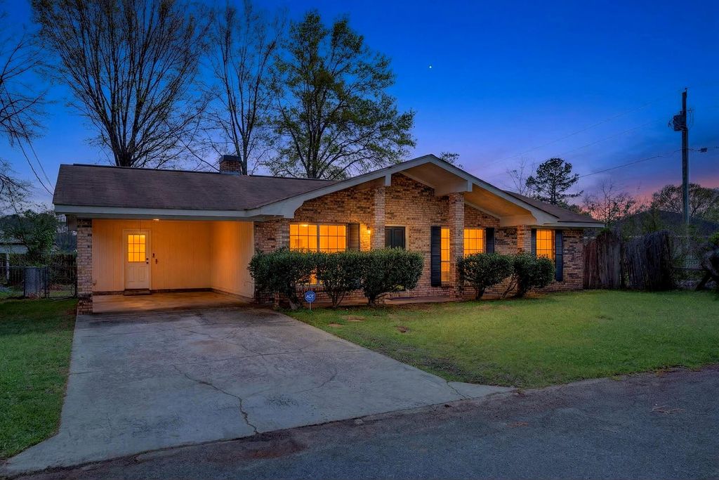 15 Southern Ln., Hattiesburg, MS 39402