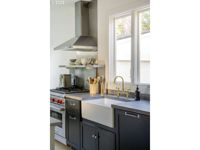 3550 Ne MALTBY St, Portland, OR 97212