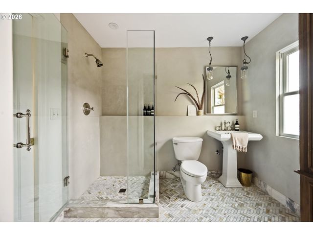 3550 Ne MALTBY St, Portland, OR 97212