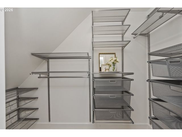 3550 Ne MALTBY St, Portland, OR 97212
