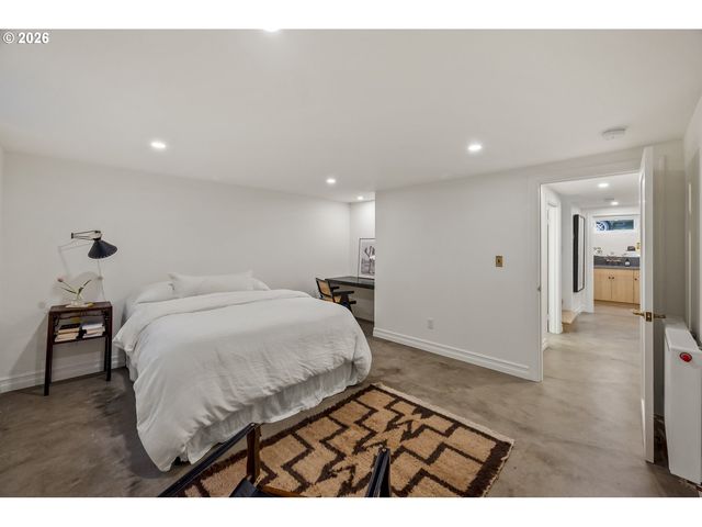 3550 Ne MALTBY St, Portland, OR 97212