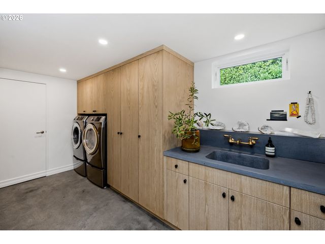 3550 Ne MALTBY St, Portland, OR 97212
