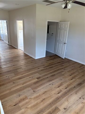 130 Lavaca, Rockport, TX 78382