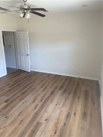 130 Lavaca, Rockport, TX 78382