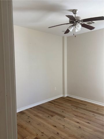 130 Lavaca, Rockport, TX 78382