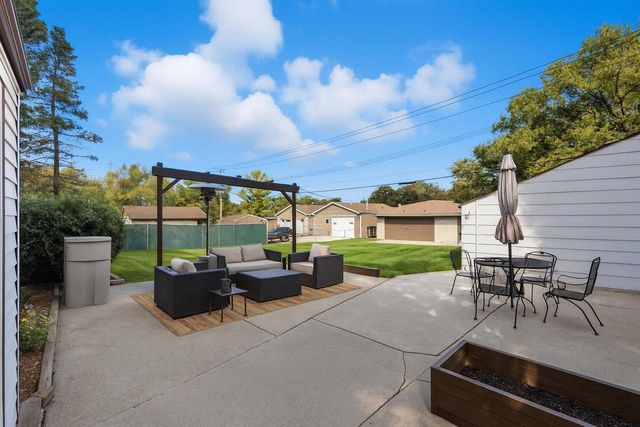 3320 S 92nd STREET, Milwaukee, WI 53227