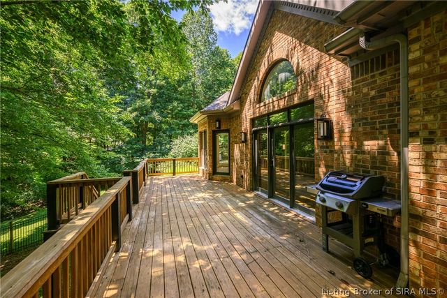 4302 Doe Court, Floyds Knobs, IN 47119