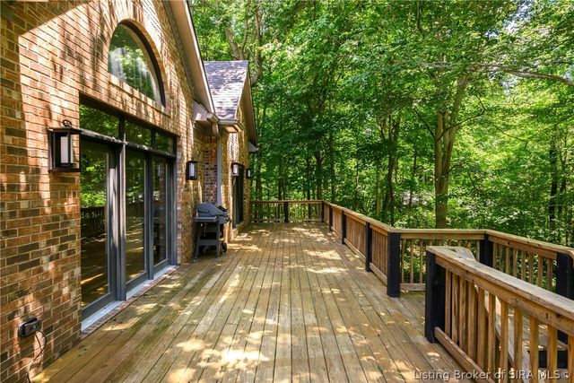 4302 Doe Court, Floyds Knobs, IN 47119