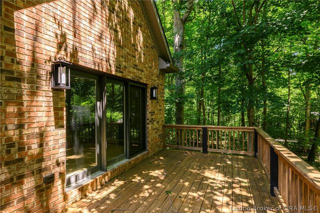 4302 Doe Court, Floyds Knobs, IN 47119