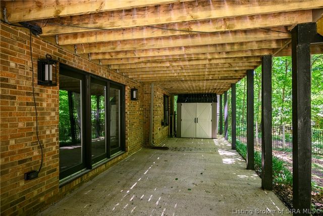 4302 Doe Court, Floyds Knobs, IN 47119