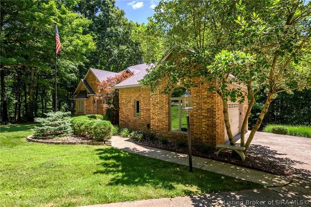4302 Doe Court, Floyds Knobs, IN 47119