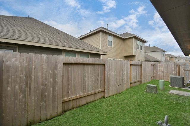 15826 Menlow Bend Drive, Humble, TX 77396