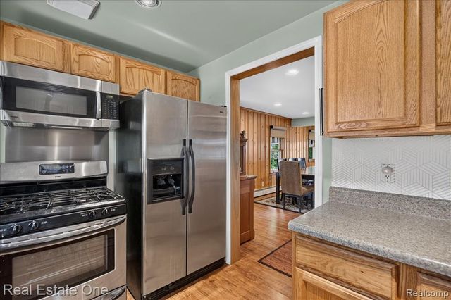 836 Pine Tree Road, Lake Orion, MI 48362