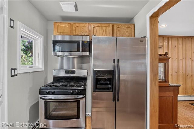 836 Pine Tree Road, Lake Orion, MI 48362