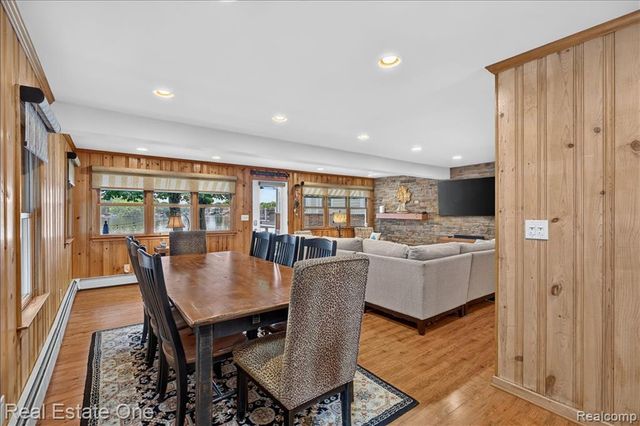 836 Pine Tree Road, Lake Orion, MI 48362