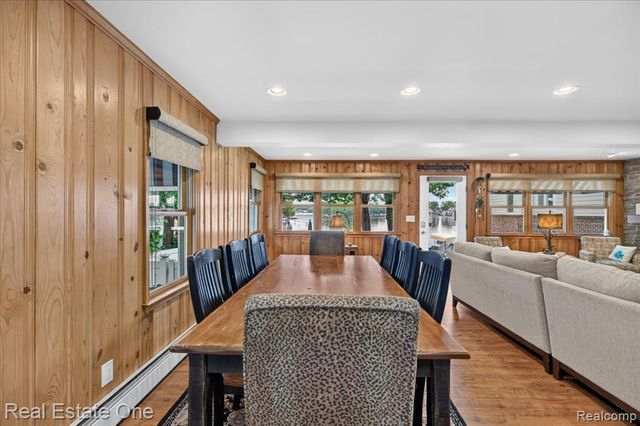 836 Pine Tree Road, Lake Orion, MI 48362