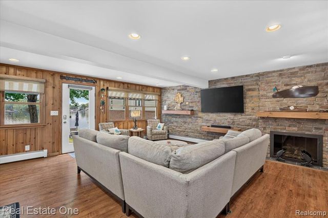 836 Pine Tree Road, Lake Orion, MI 48362