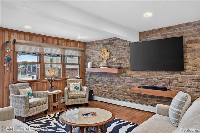 836 Pine Tree Road, Lake Orion, MI 48362